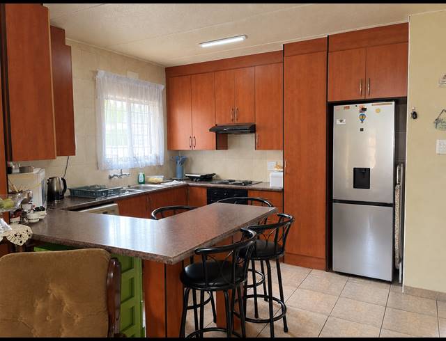 2 BEDROOM FLAT FOR SALE IN VANDERBIJLPARK SE 2